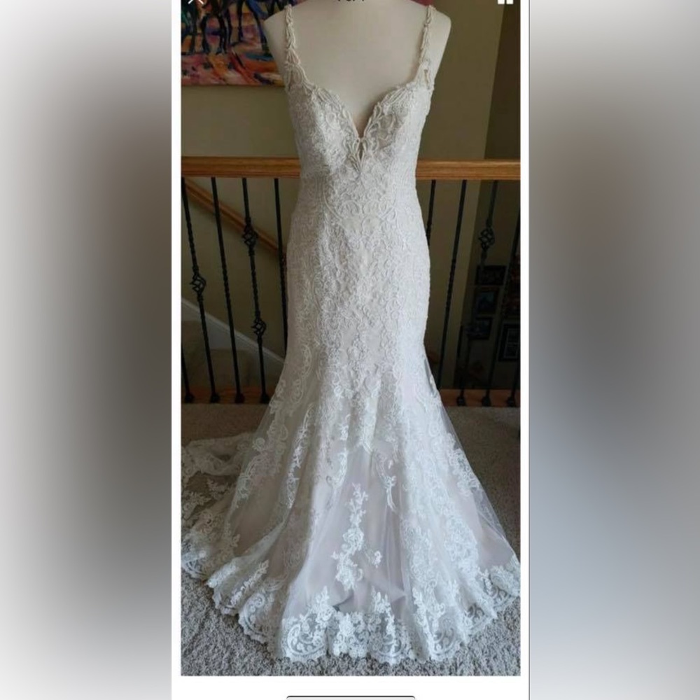 Martina Liana wedding dress for sale. Never worn -just tried on.
